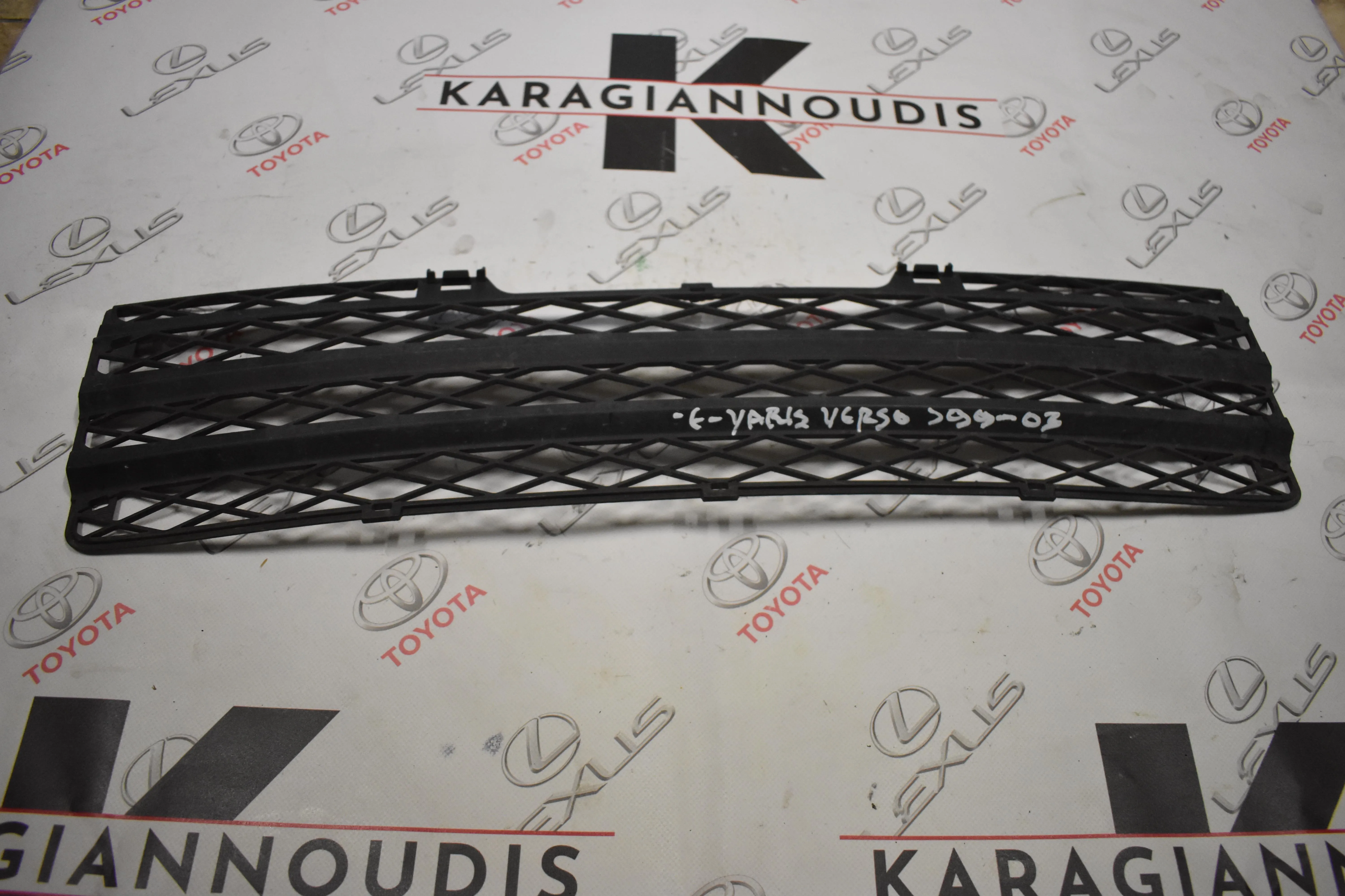 ΜΑΣΚΑ  Toyota YARIS VERSO 1999 – 2003