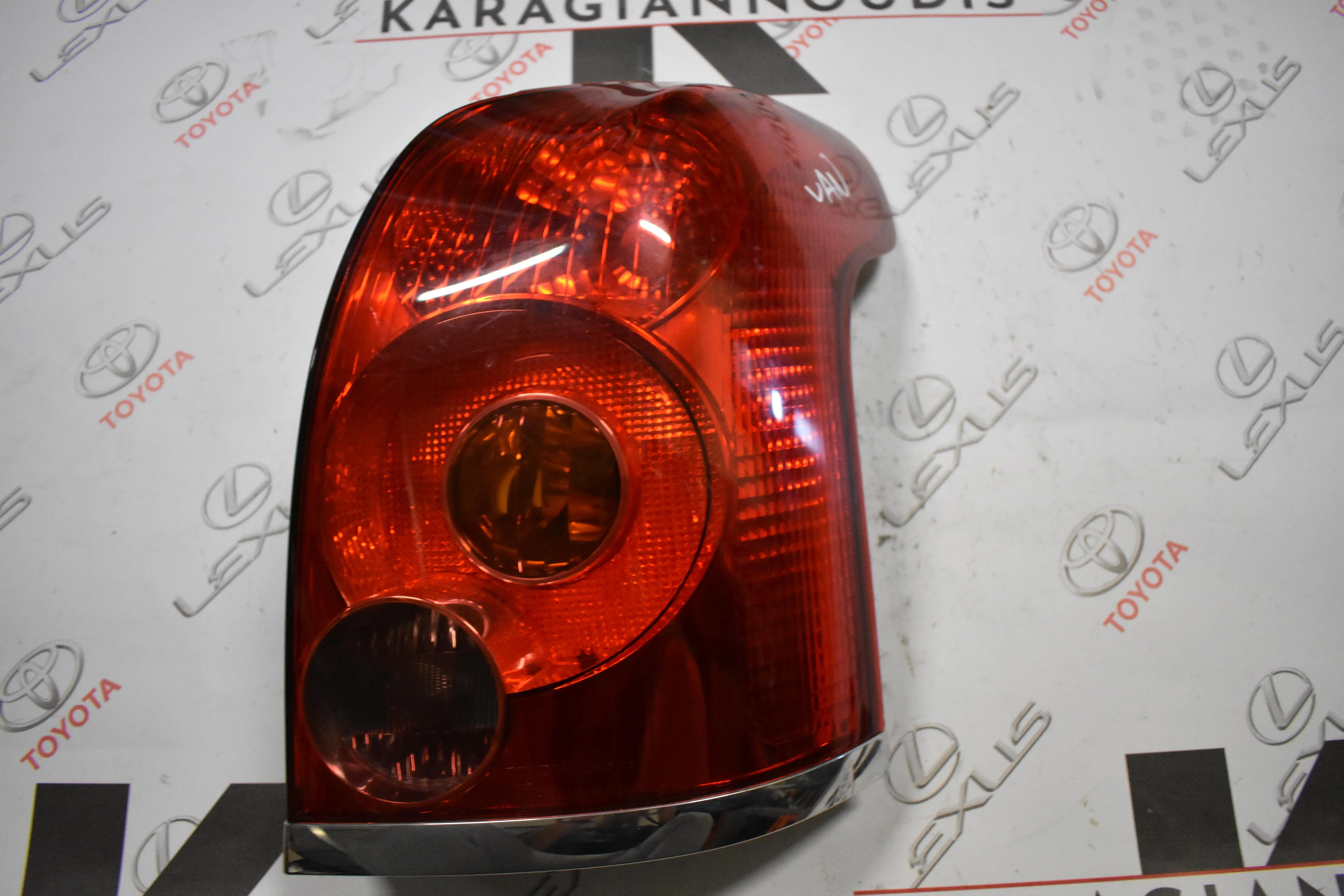 ΦΑΝΑΡΙ -Ο- ΔΕΞΙ Toyota AVENSIS VAN 2003 – 2006