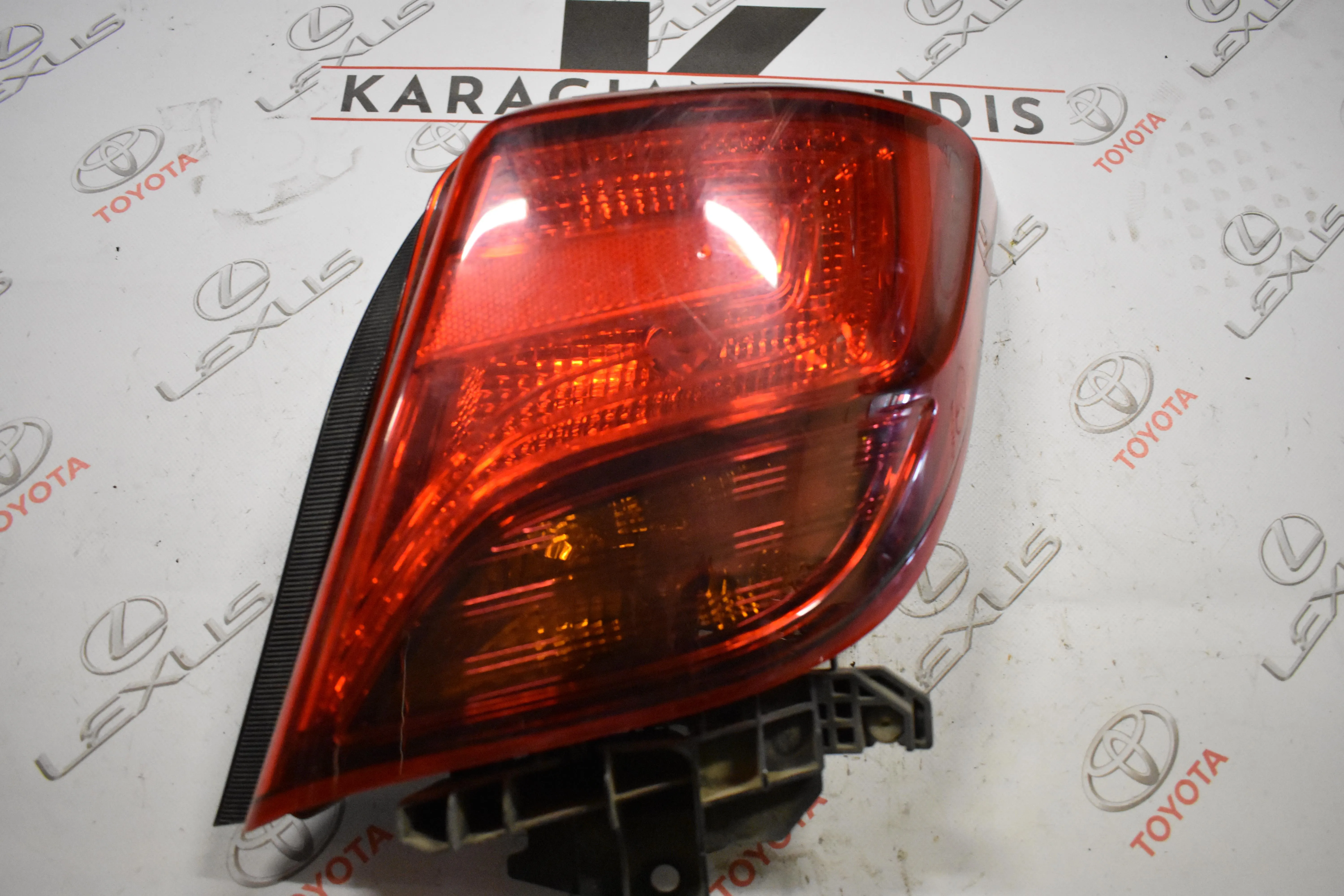 ΦΑΝΑΡΙ -Ο- ΔΕΞΙ Toyota YARIS SCP130 2014 – 2017