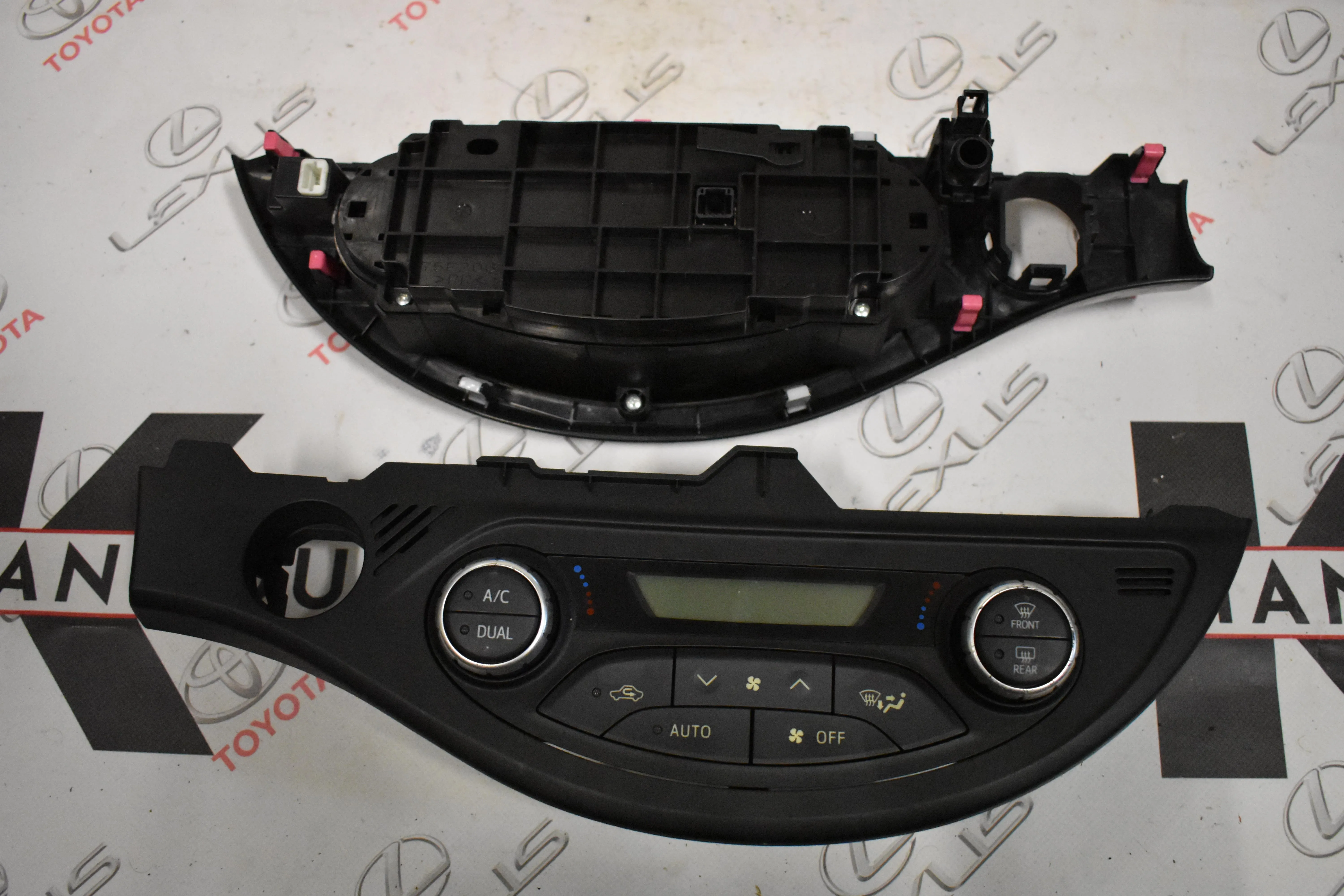 ΚΟΝΣΟΛΑ Toyota Yaris 2014 – 2016