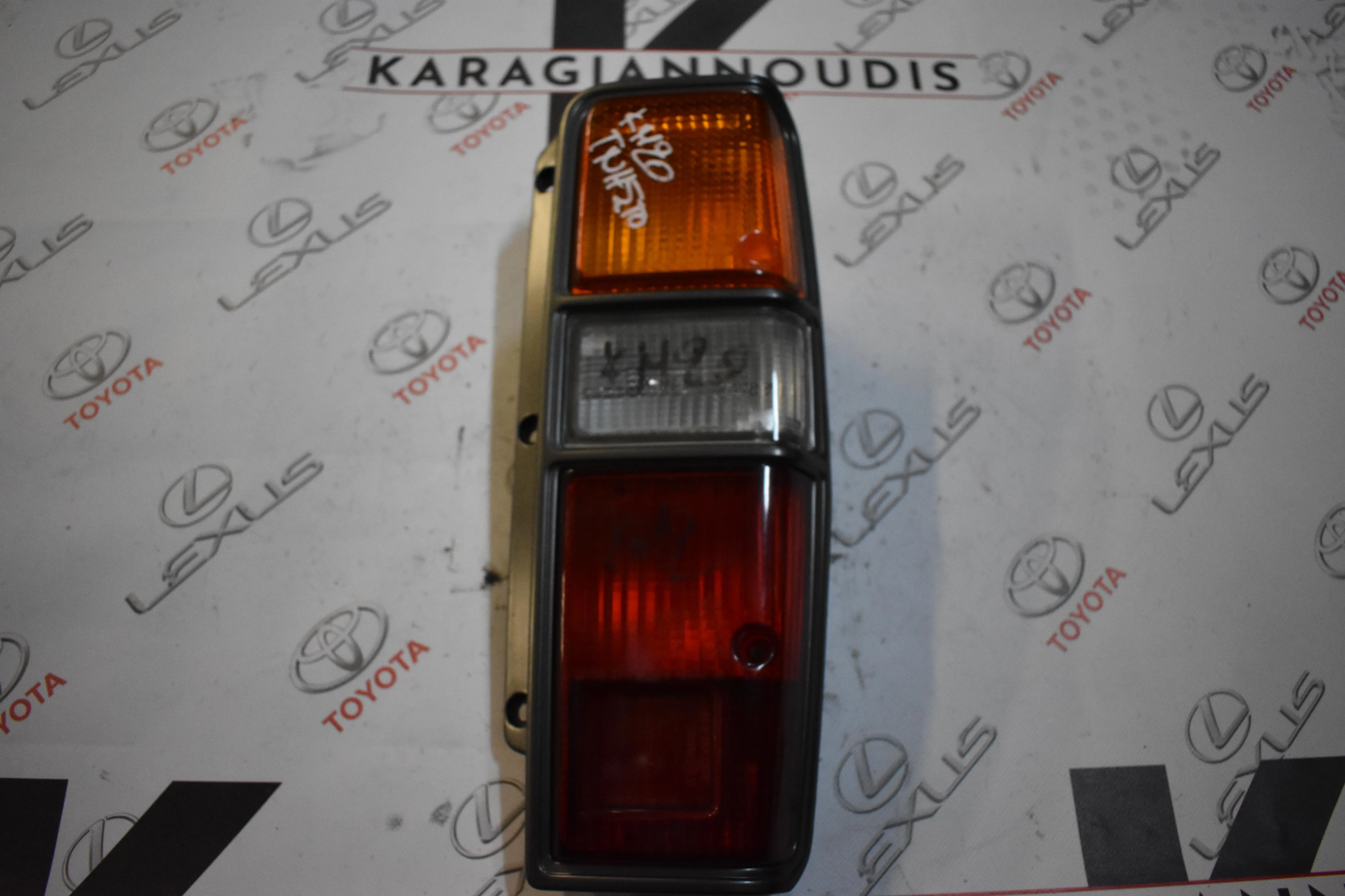 ΦΑΝΑΡΙ -Ο- ΔΕΞΙ Toyota LITE ACE KM20 1979 – 1985