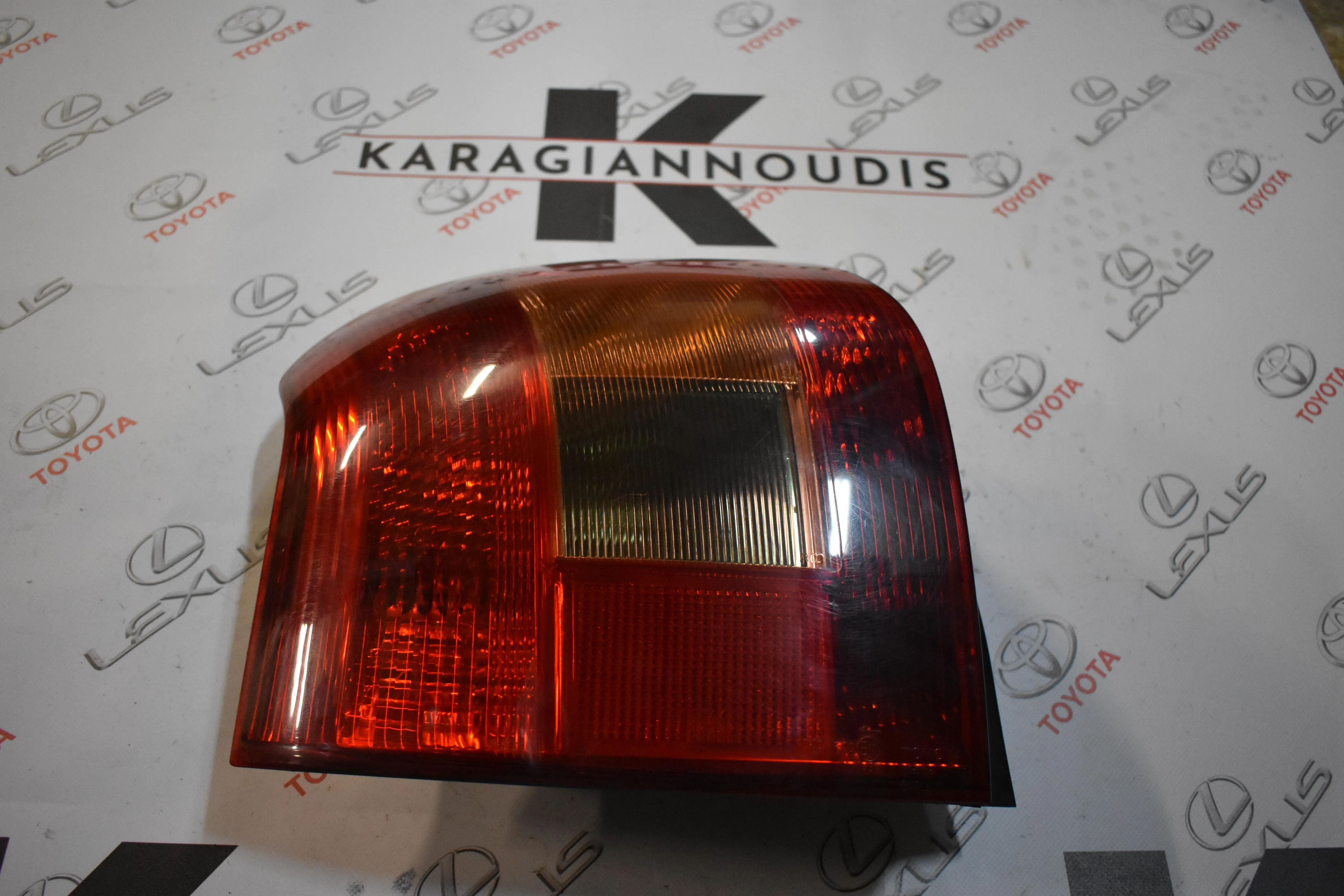 ΦΑΝΑΡΙ -Ο- ΔΕΞΙ Toyota COROLLA  ZZE120  H/B 2002 – 2004