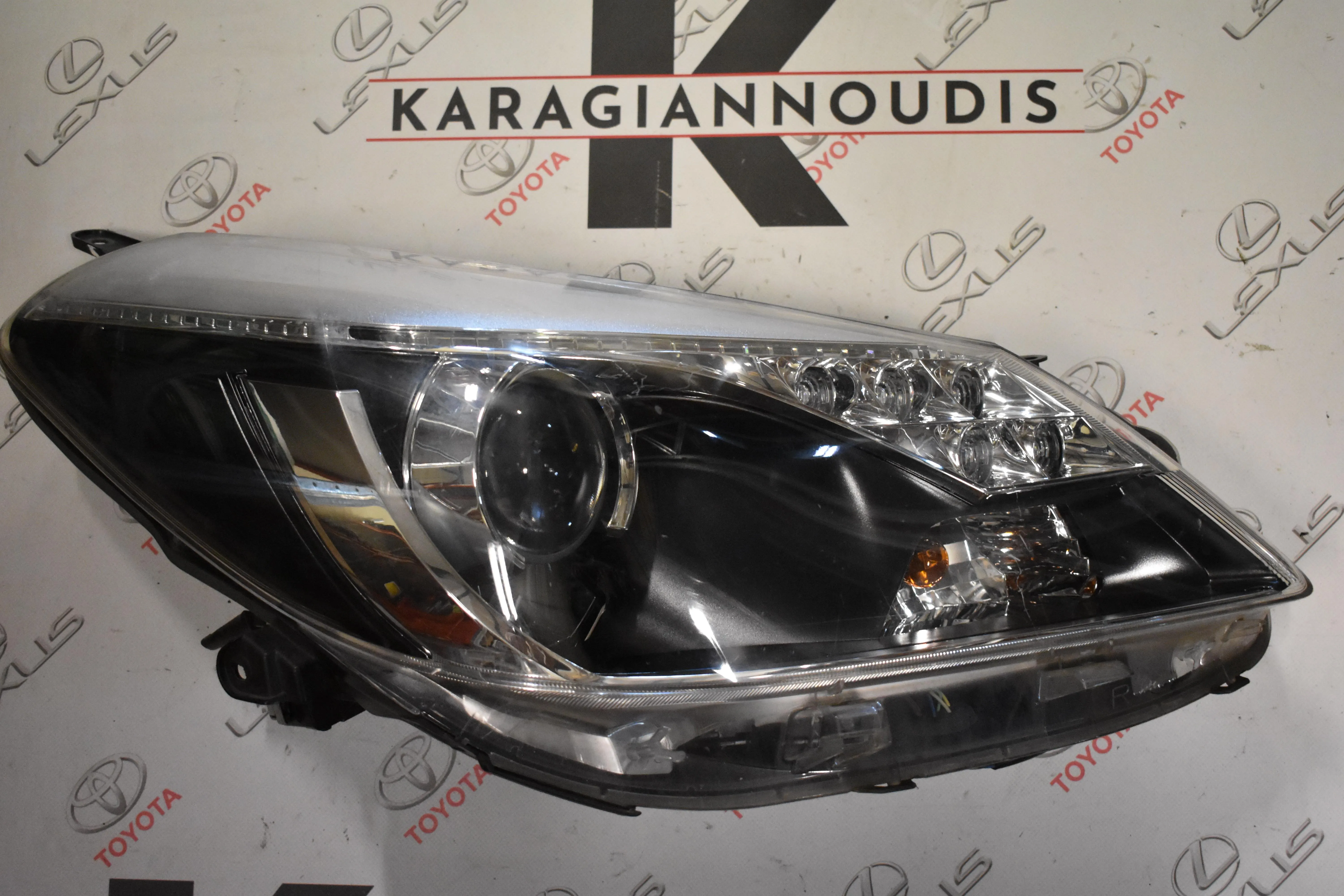 ΦΑΝΑΡΙ -Ε- ΔΕΞΙ  Toyota YARIS SCP130 2014 – 2016
