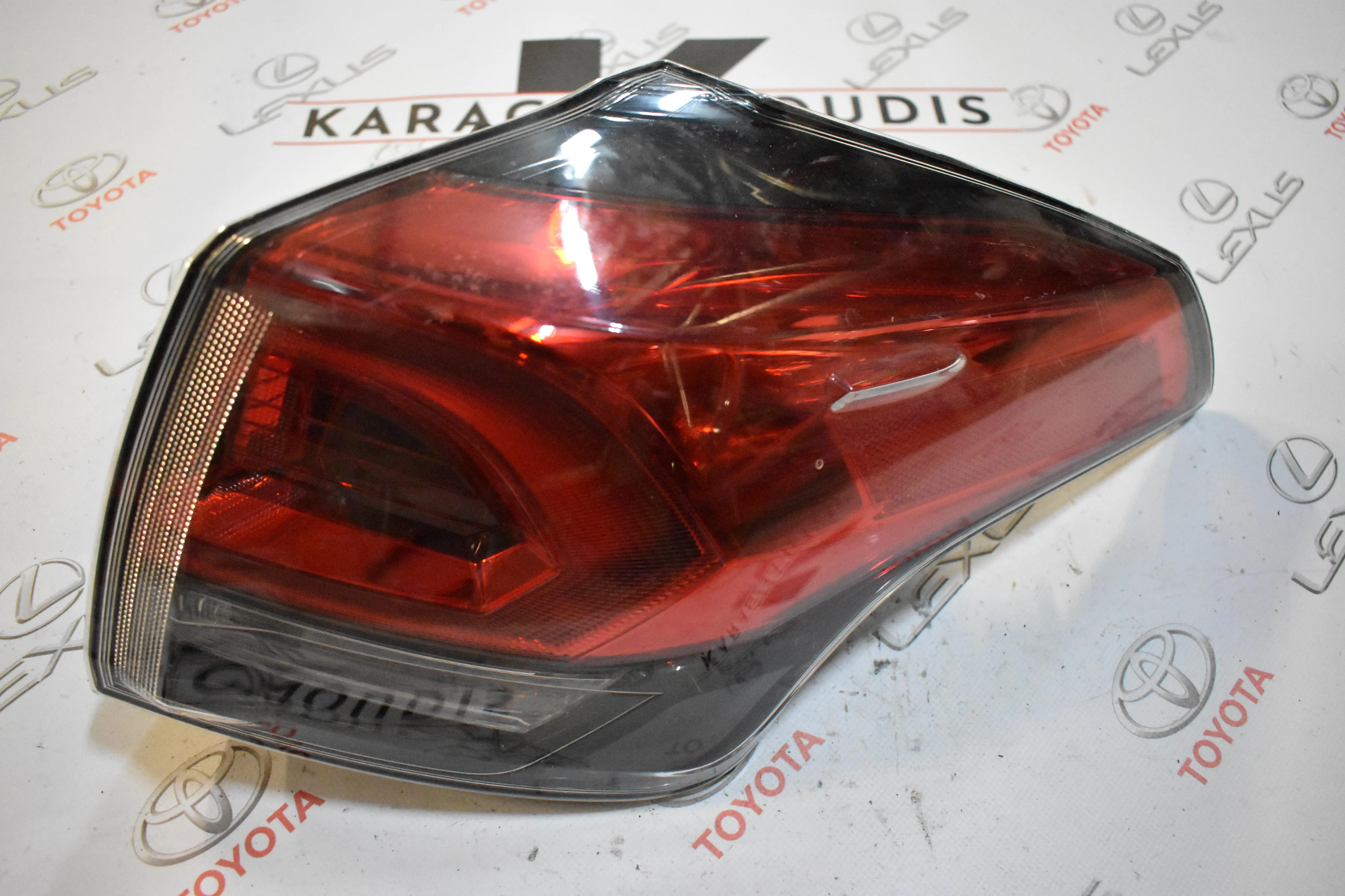 ΦΑΝΑΡΙ -Ο- ΔΕΞΙ Toyota RAV 4 2017 – 2020