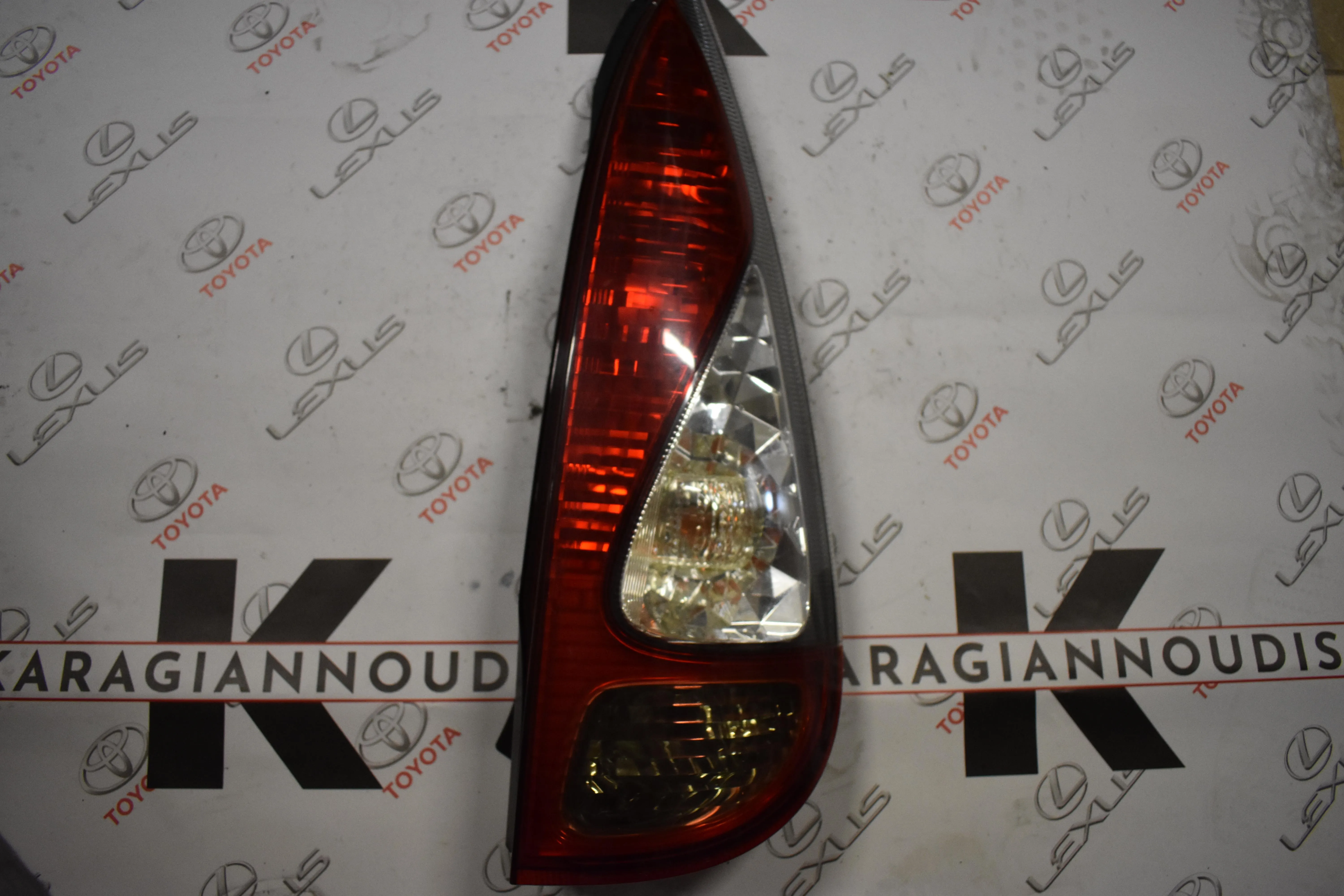 ΦΑΝΑΡΙ -Ο- ΔΕΞΙ Toyota YARIS VERSO 2003 – 2005