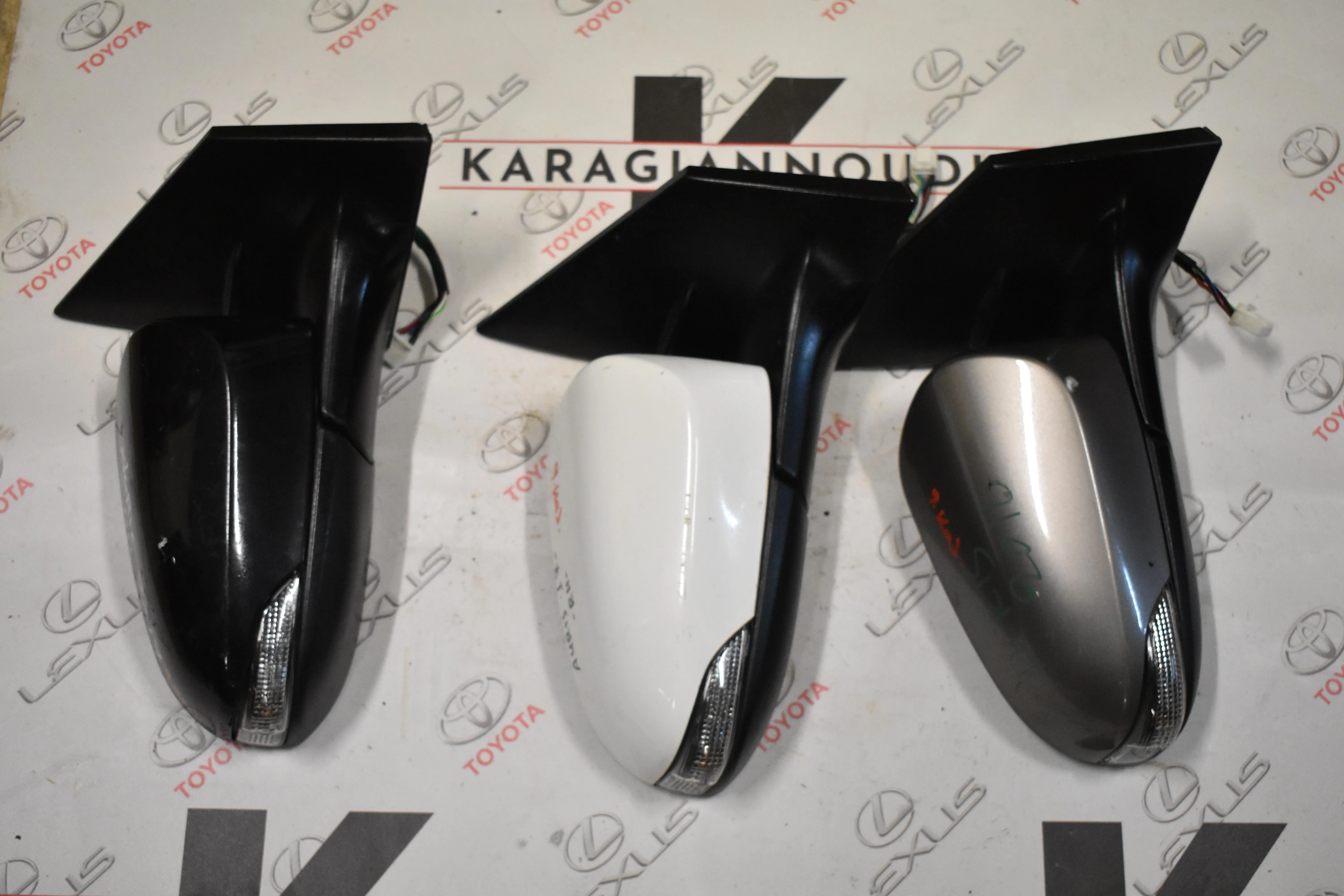 ΚΑΘΡΕΠΤΗΣ ΔΕΞΙΟΣ 9 ΚΑΛ Toyota Auris 2012 – 2017