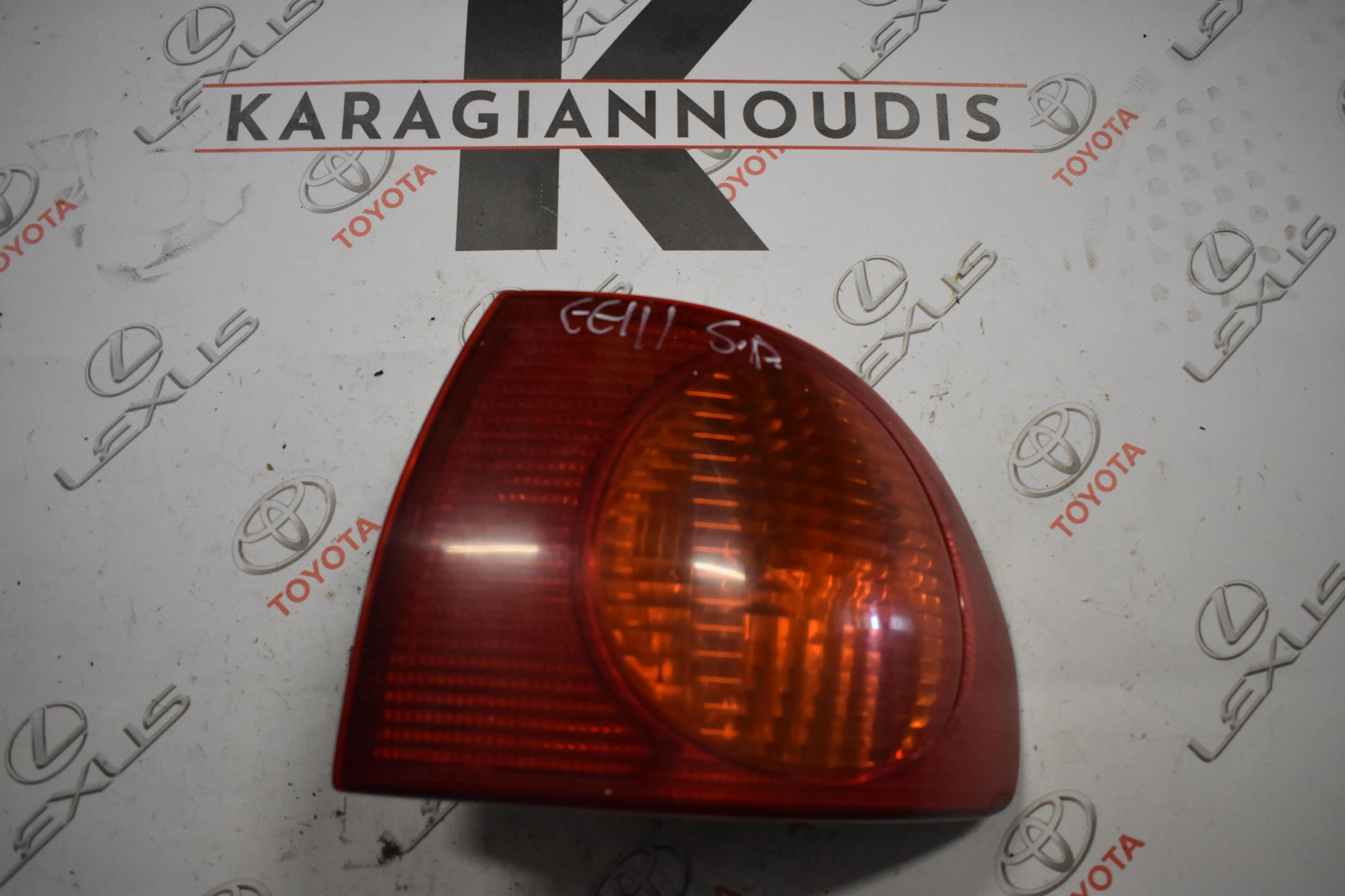 ΦΑΝΑΡΙ -Ο- ΔΕΞΙ Toyota COROLLA  E111 SDN 1997 – 2001