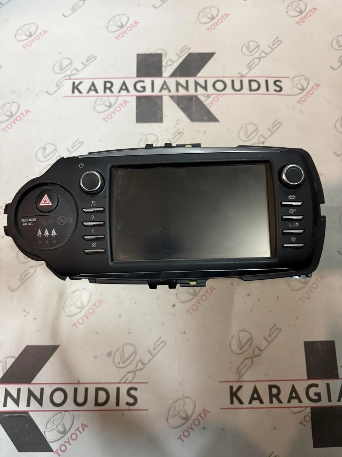 ΟΘΟΝΗ Toyota YARIS SCP130 2014 – 2017