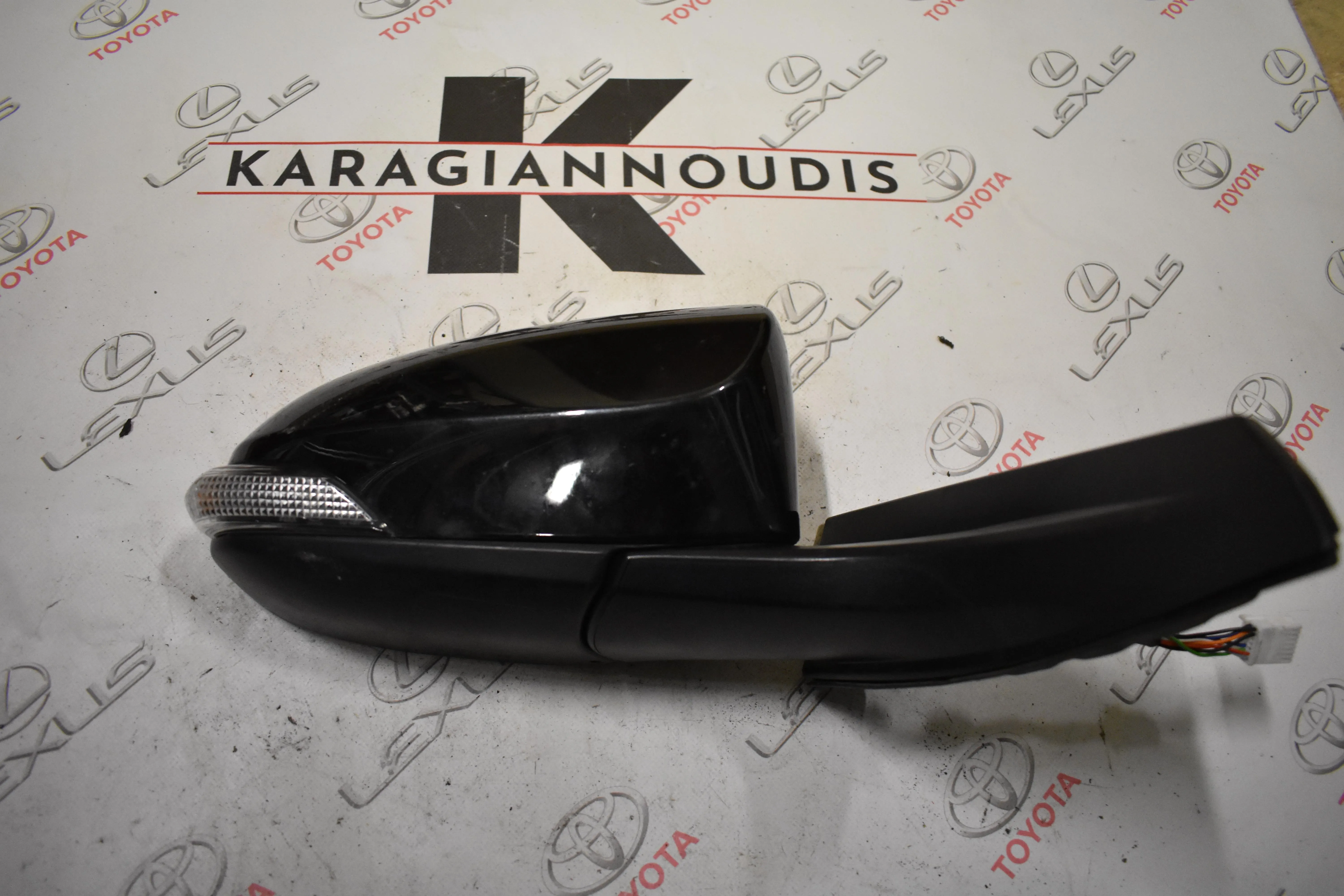 ΚΑΘΡΕΠΤΗΣ ΔΕΞΙΟΣ 9 ΚΑΛ Toyota CHR 2017 – 2021