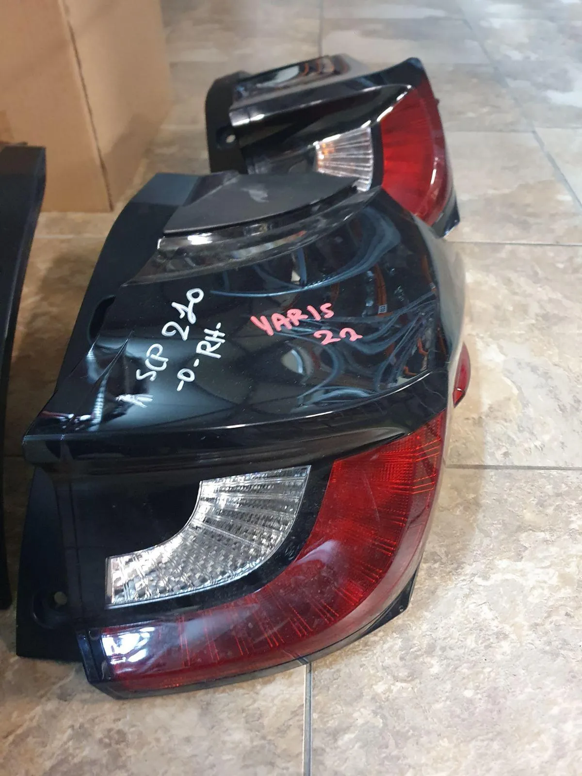 ΦΑΝΑΡΙ -Ο- ΔΕΞΙ Toyota YARIS XP210 2020 – 2023
