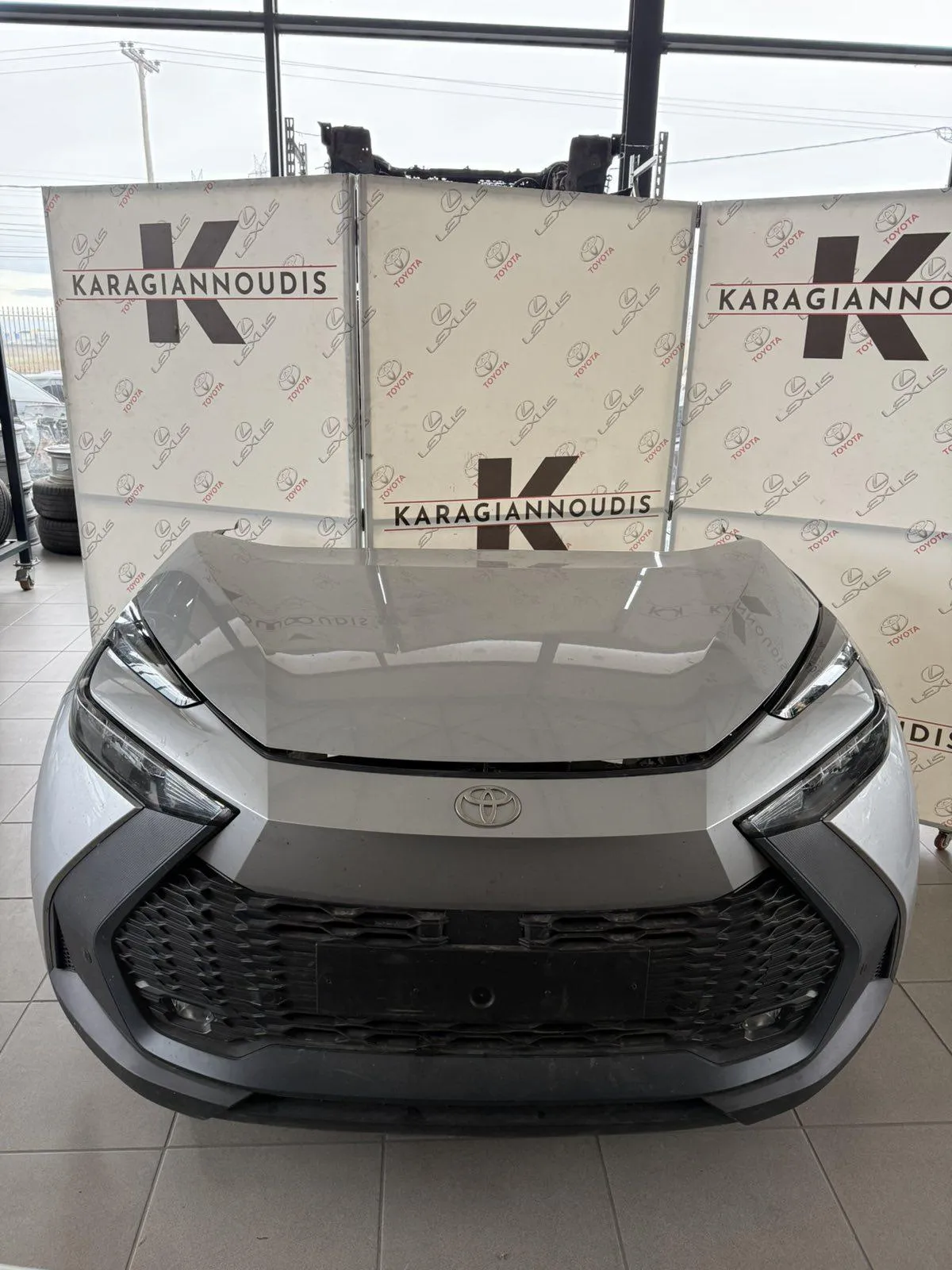 ΜΟΥΡΗ ΕΜΠΡΟΣ ΚΟΜΠΛΕ Toyota CHR 2023 – 2025