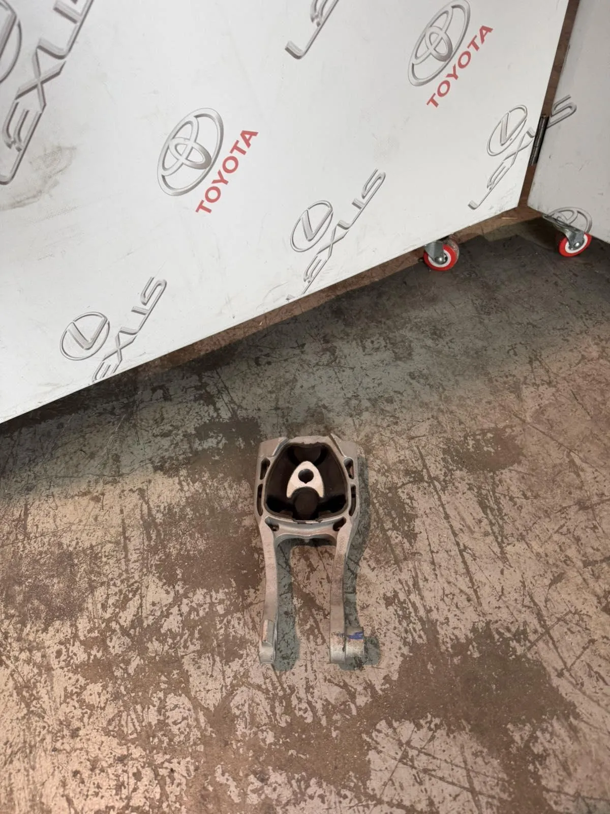 ΒΑΣΗ ΜΗΧΑΝΗΣ Toyota CHR 2023 – 2026
