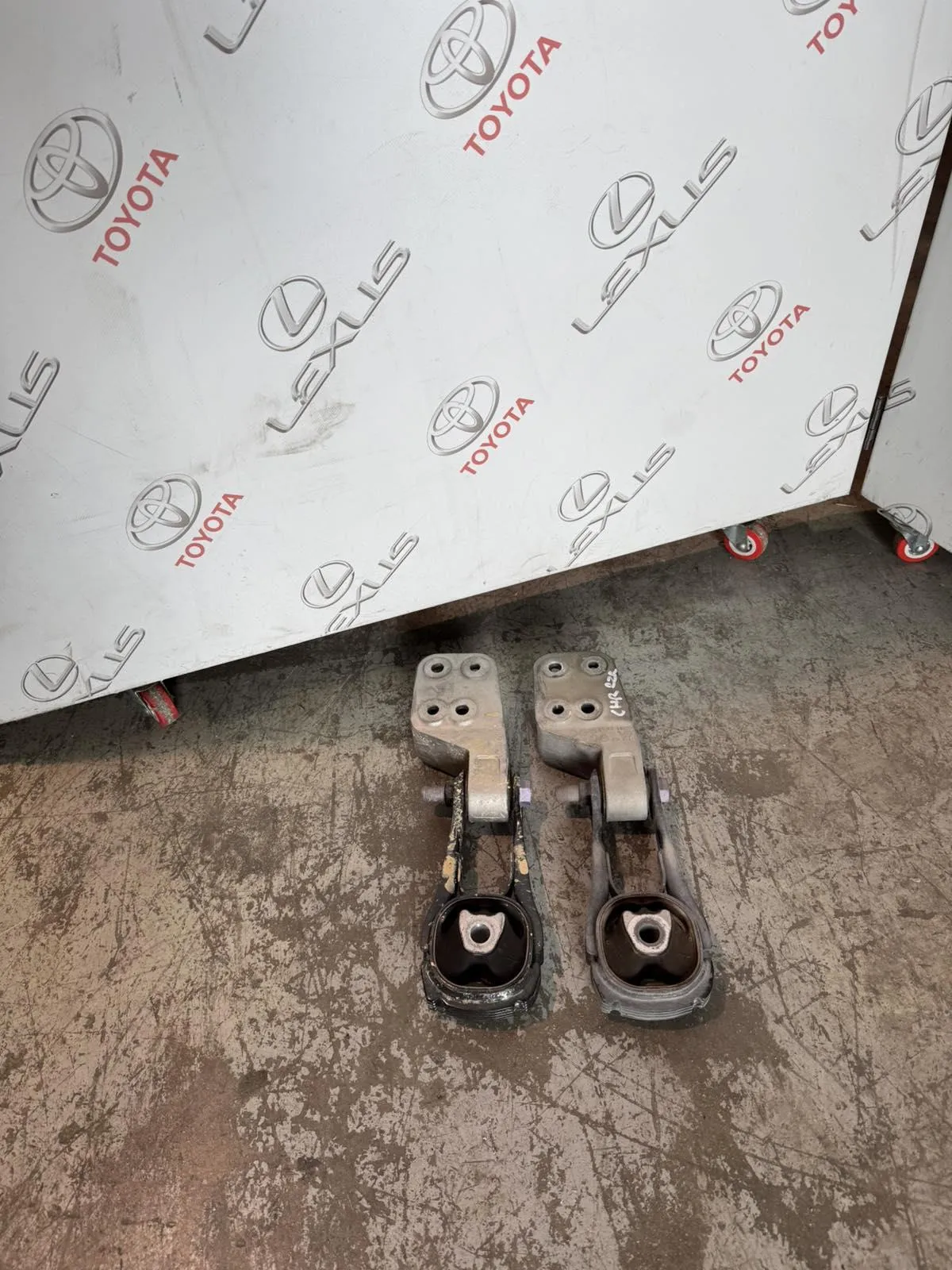 ΒΑΣΗ ΜΗΧΑΝΗΣ Toyota COROLLA/CHR 2017 – 2023
