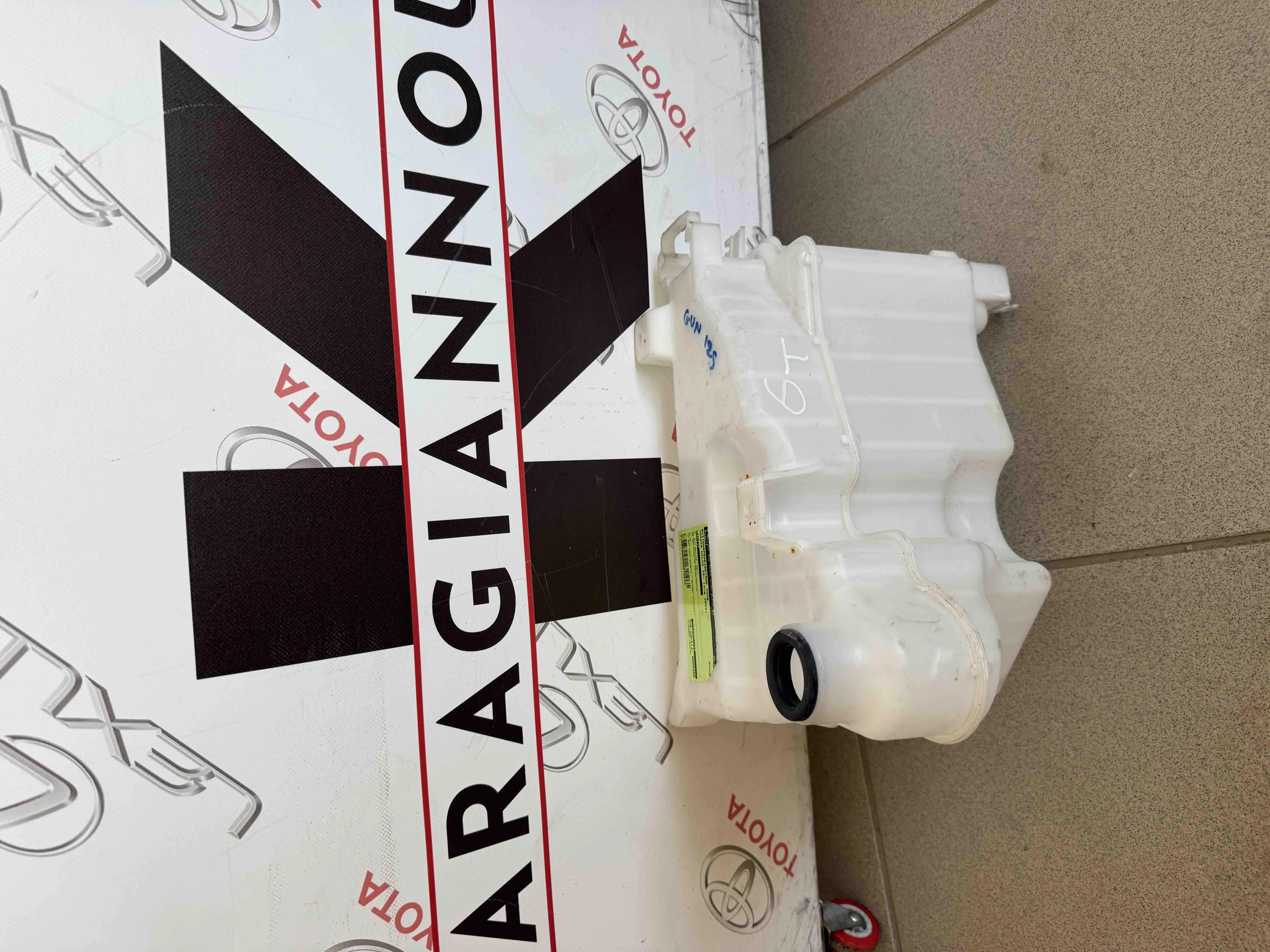 ΔΟΧΕΙΟ ΝΕΡΟΥ ΥΑΛΟΚΑΘΑΡΙΣΤΗΡΩΝ Toyota HILUX GUN 125 2016 – 2022