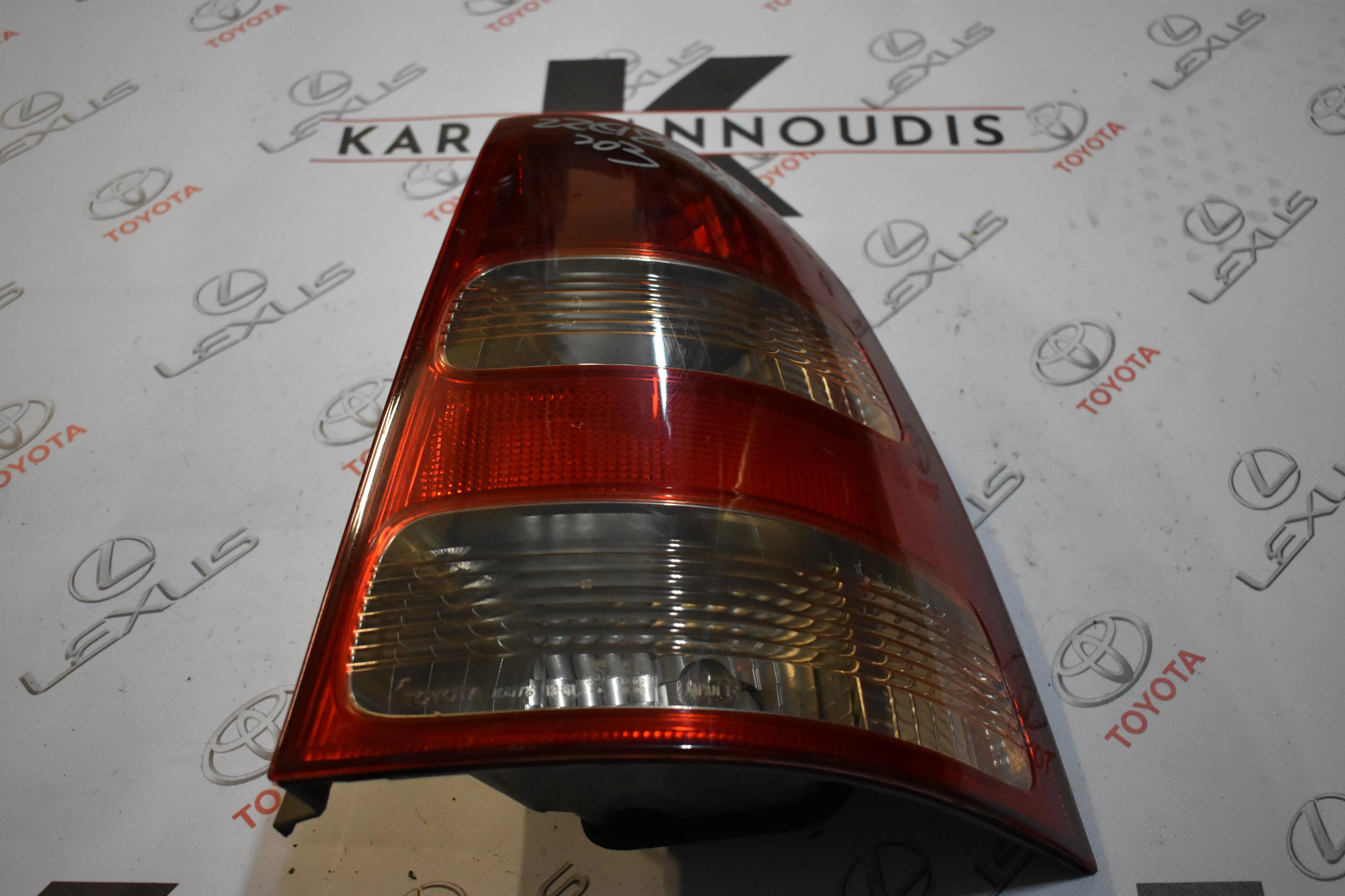 ΦΑΝΑΡΙ -Ο- ΔΕΞΙ Toyota COROLLA  ZZE120 VAN 2002 – 2004