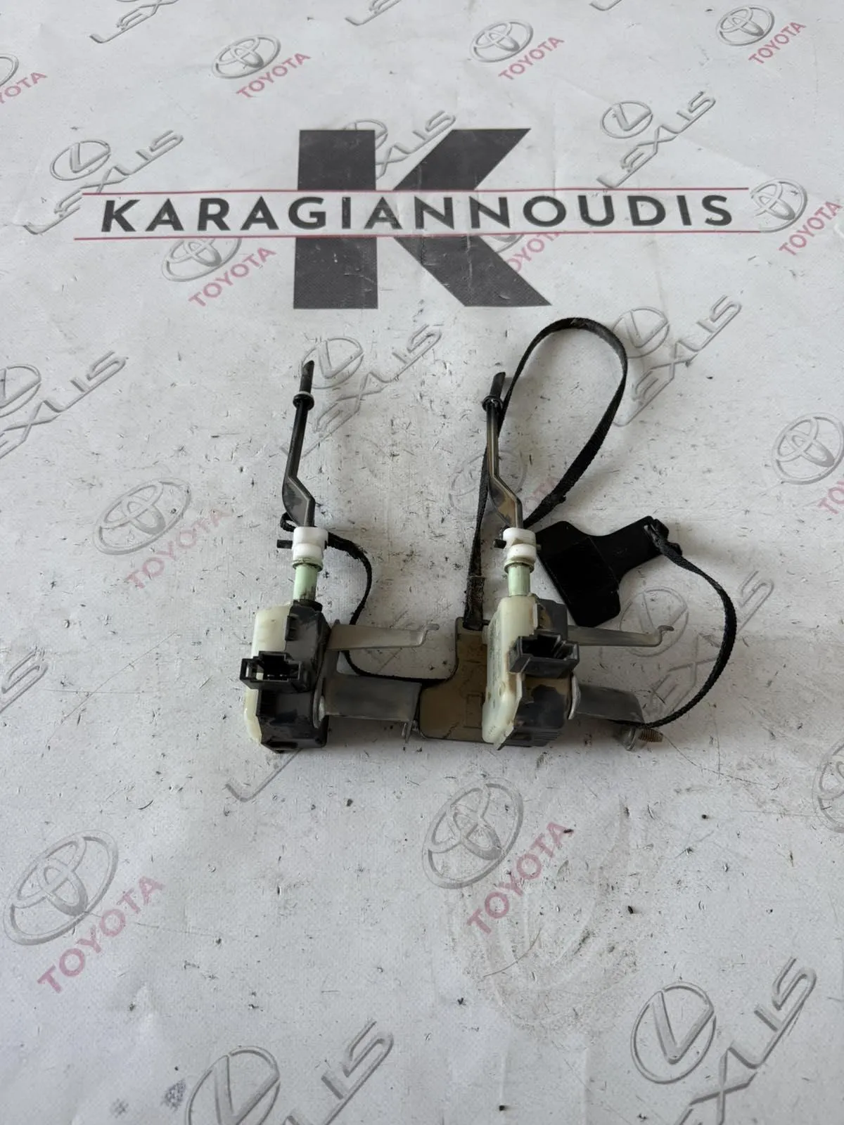 ΚΛΕΙΔΑΡΙΑ ΚΑΛΥΜΜΑΤΟΣ ΡΕΖΕΡΒΟΥΑΡ Toyota AVENSIS T25 SEDAN 2003 – 2008