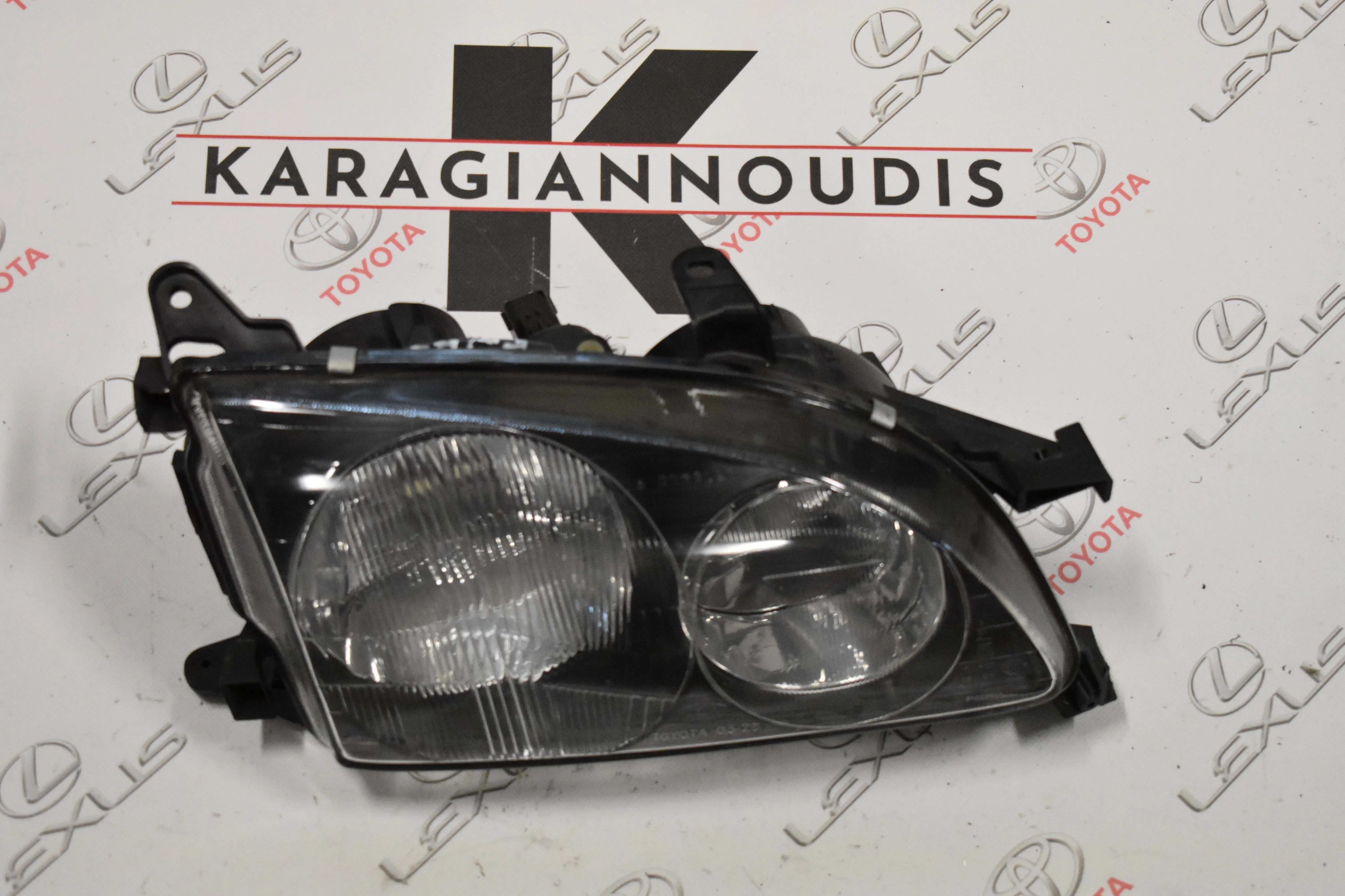 ΦΑΝΑΡΙ -Ε- ΔΕΞΙ  Toyota AVENSIS T22 1997 – 1999