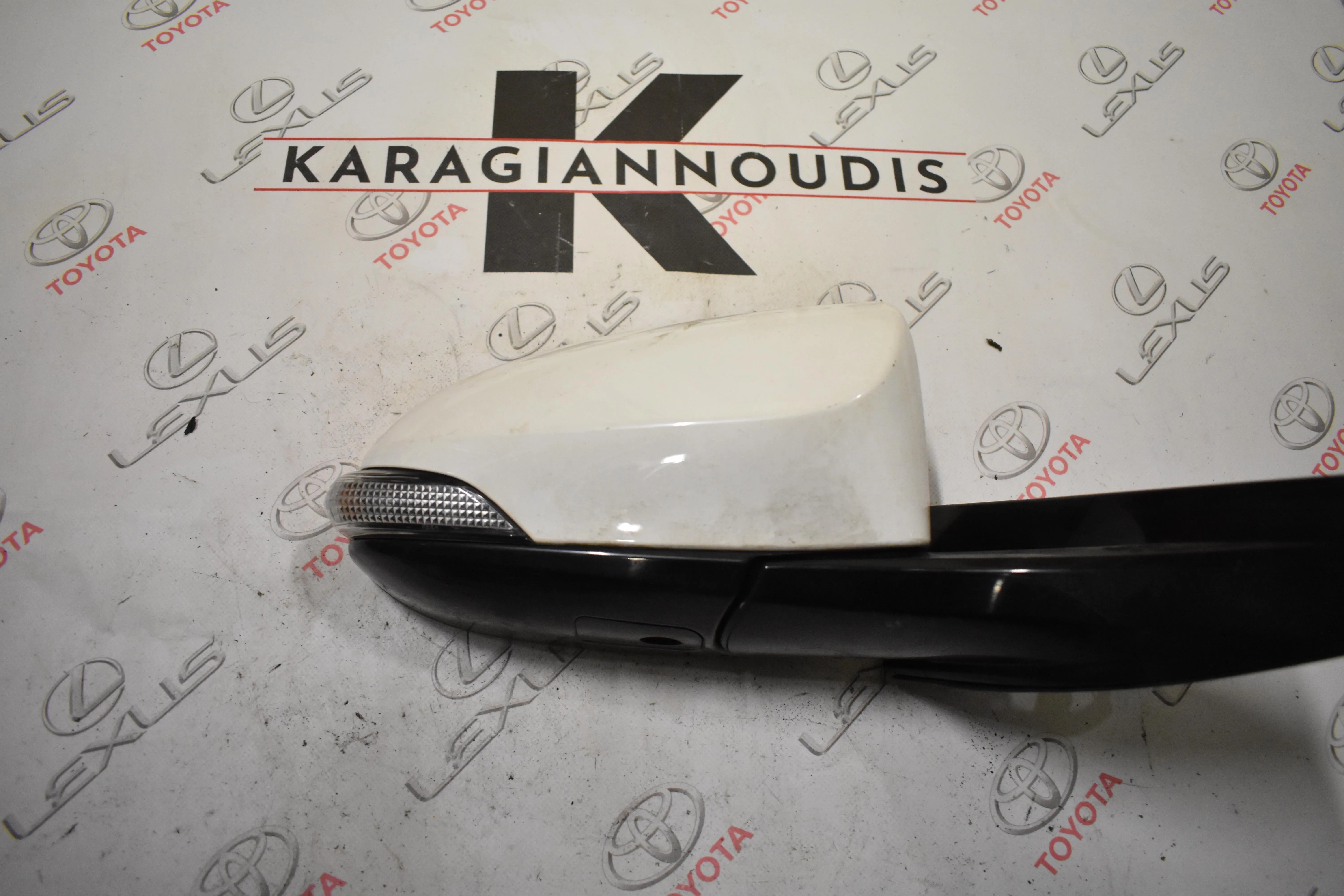 ΚΑΘΡΕΠΤΗΣ ΔΕΞΙΟΣ 11 ΚΑΛ Toyota CHR 2017 – 2021
