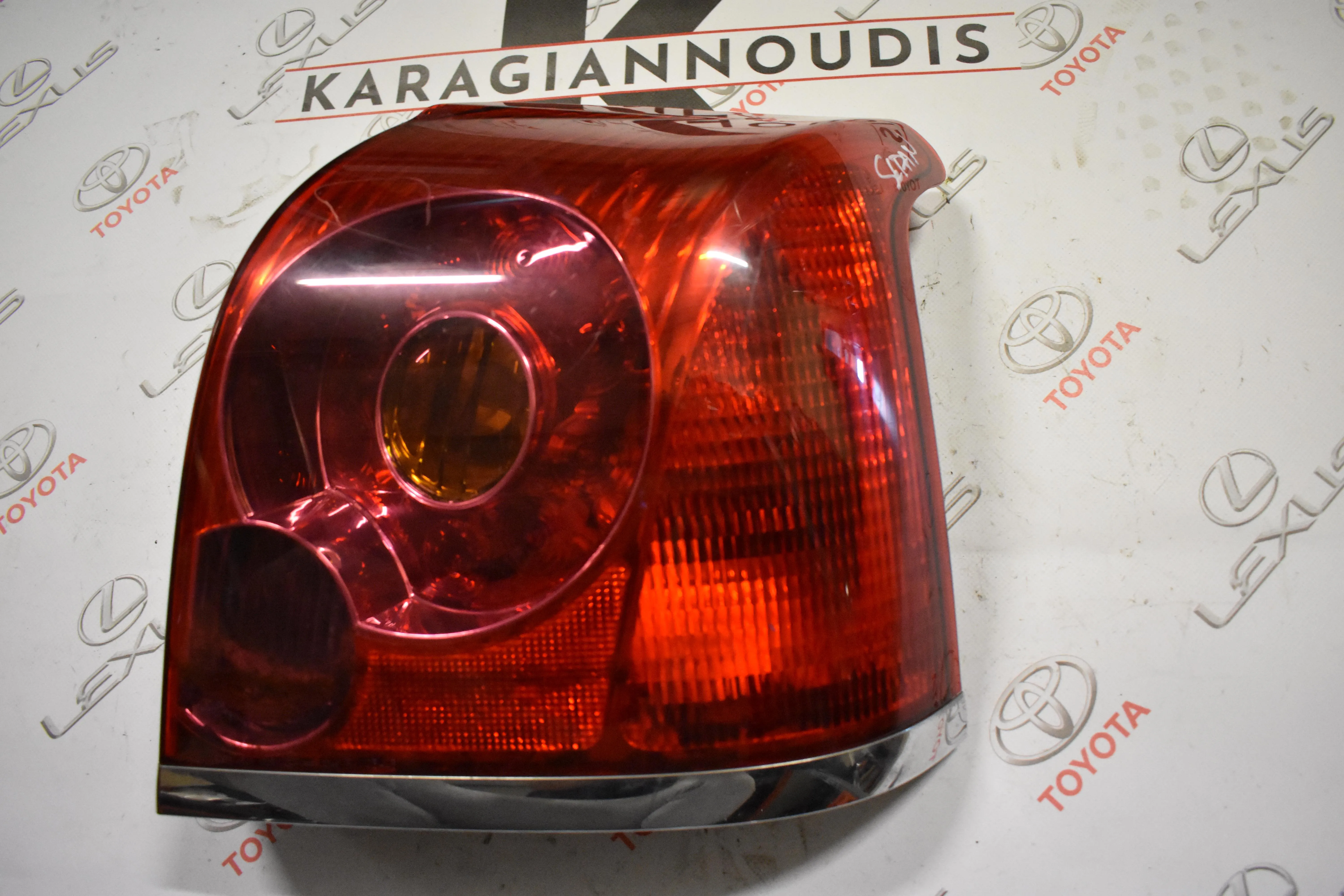 ΦΑΝΑΡΙ -Ο- ΔΕΞΙ Toyota AVENSIS  SDN 2003 – 2006