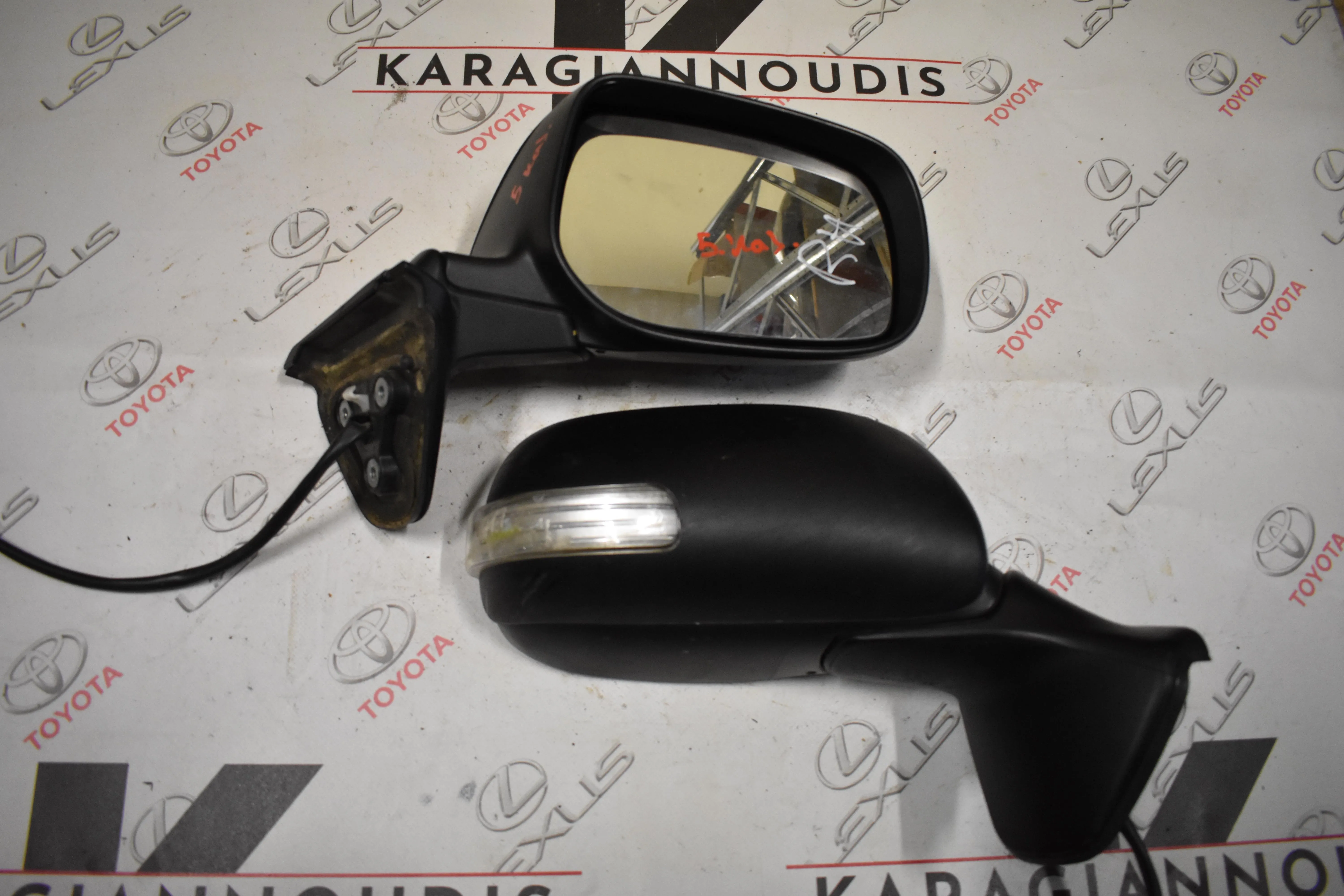 ΚΑΘΡΕΠΤΗΣ ΔΕΞΙΟΣ 9 ΚΑΛ Toyota Auris 2010 – 2012