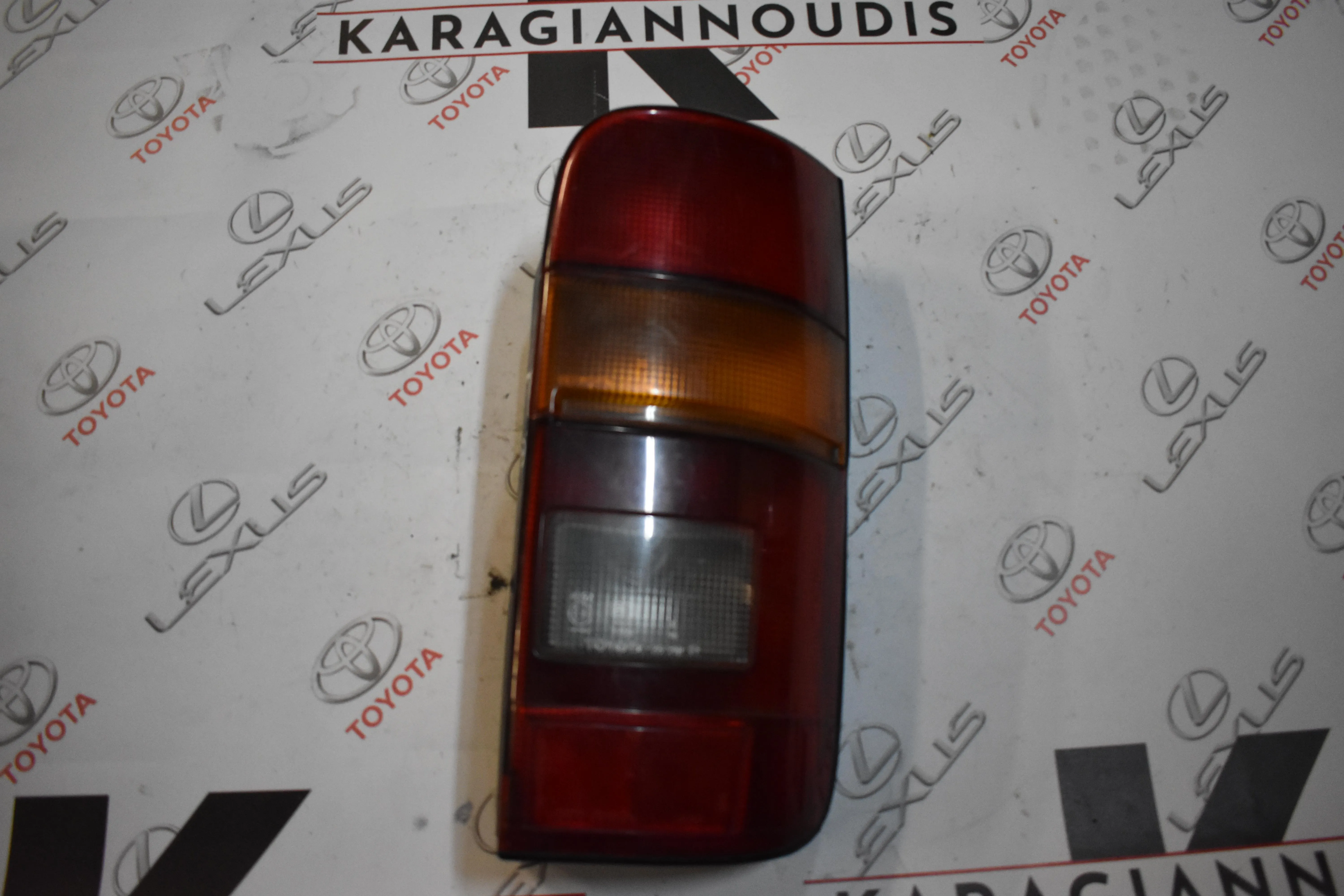 ΦΑΝΑΡΙ -Ο- ΔΕΞΙ Toyota HIACE RZH112 1985 – 1989