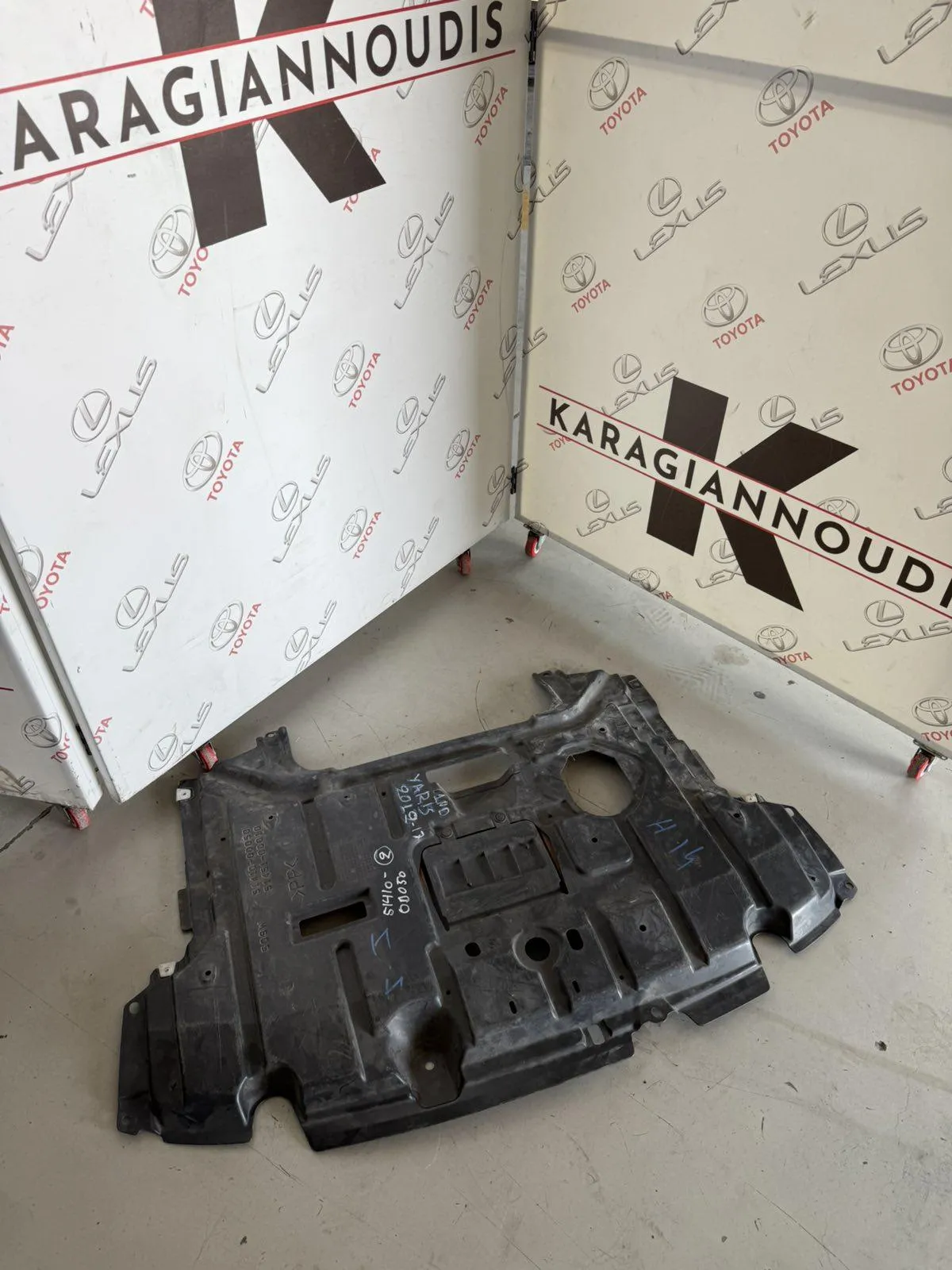 ΠΟΔΙΑ ΜΗΧΑΝΗΣ Toyota YARIS SCP130 2012 – 2019