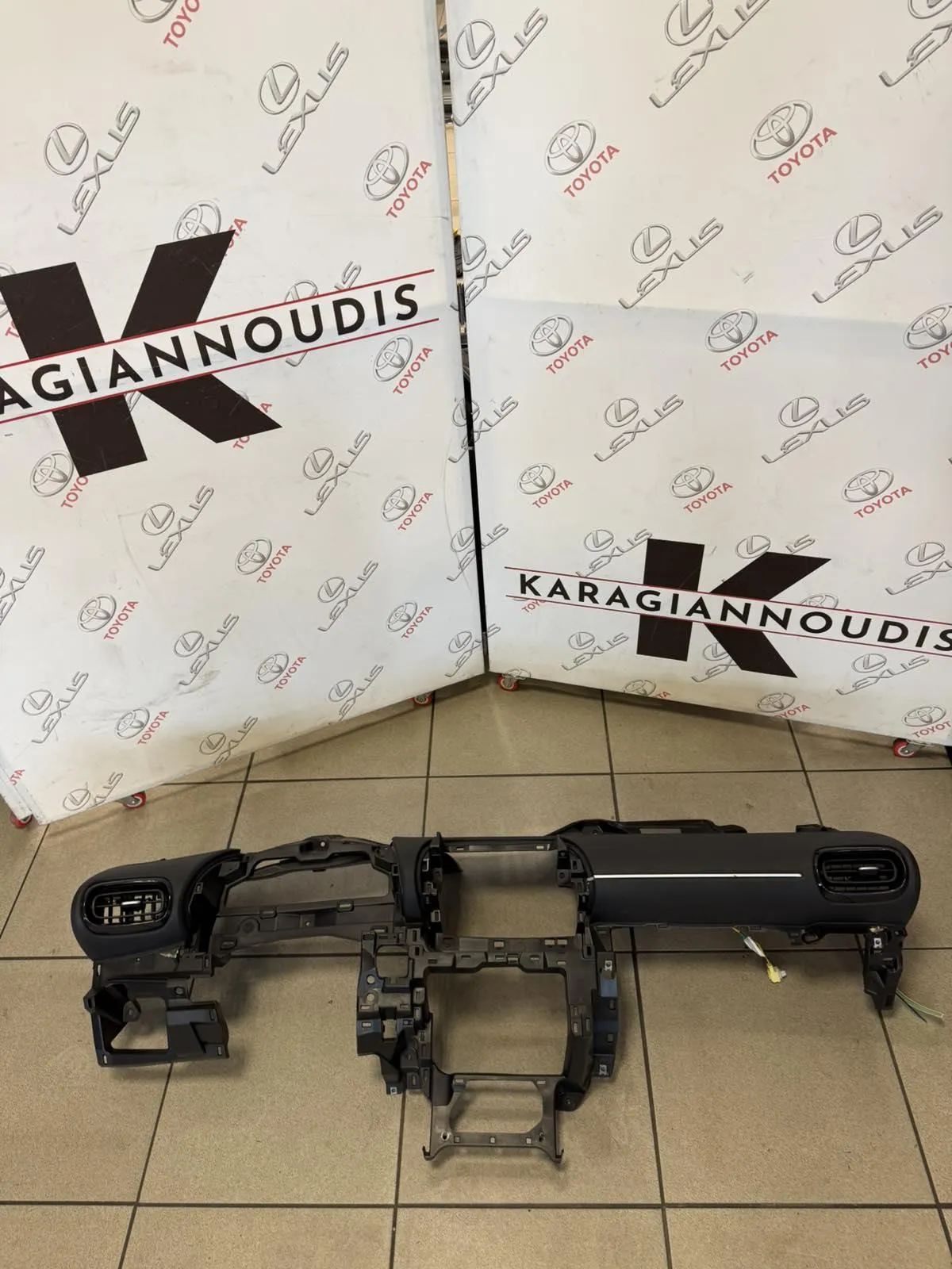 ΤΑΜΠΛΟ Toyota YARIS XP210 2020 – 2026
