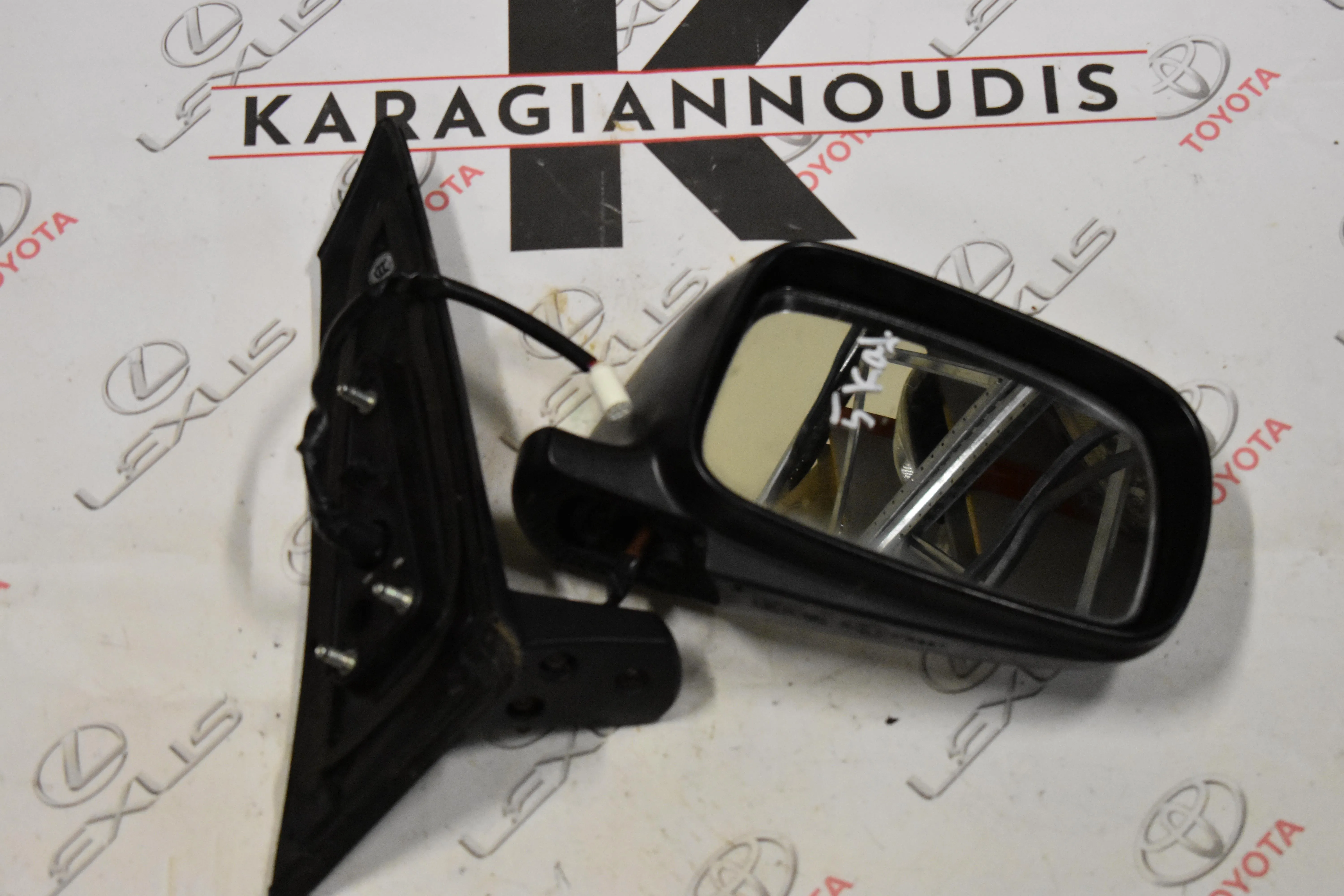 ΚΑΘΡΕΠΤΗΣ ΔΕΞΙΟΣ 5 ΚΑΛ Toyota Prius 2004 – 2008