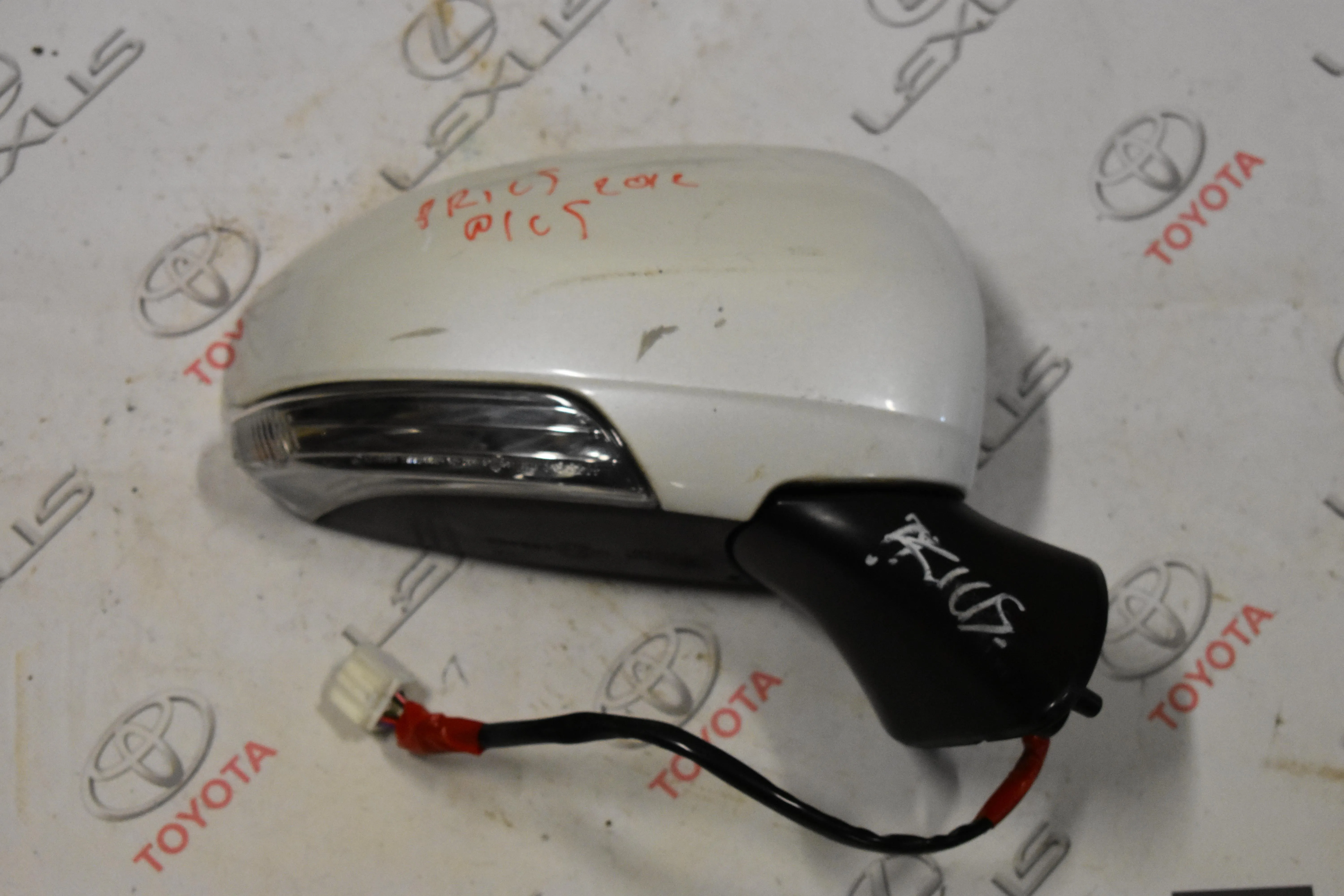 ΚΑΘΡΕΠΤΗΣ ΔΕΞΙΟΣ 9 ΚΑΛ Toyota Prius 2009 – 2013